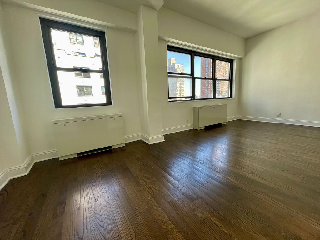 East 89th Street - Photo 4