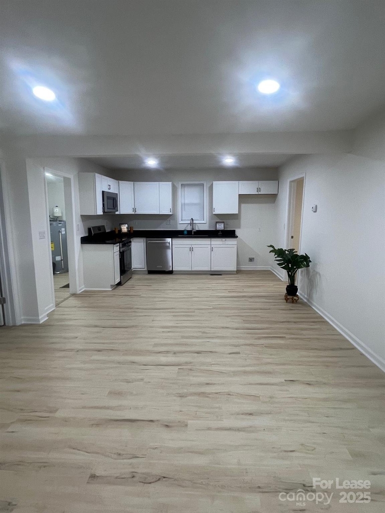 39 E White Street - Photo 3