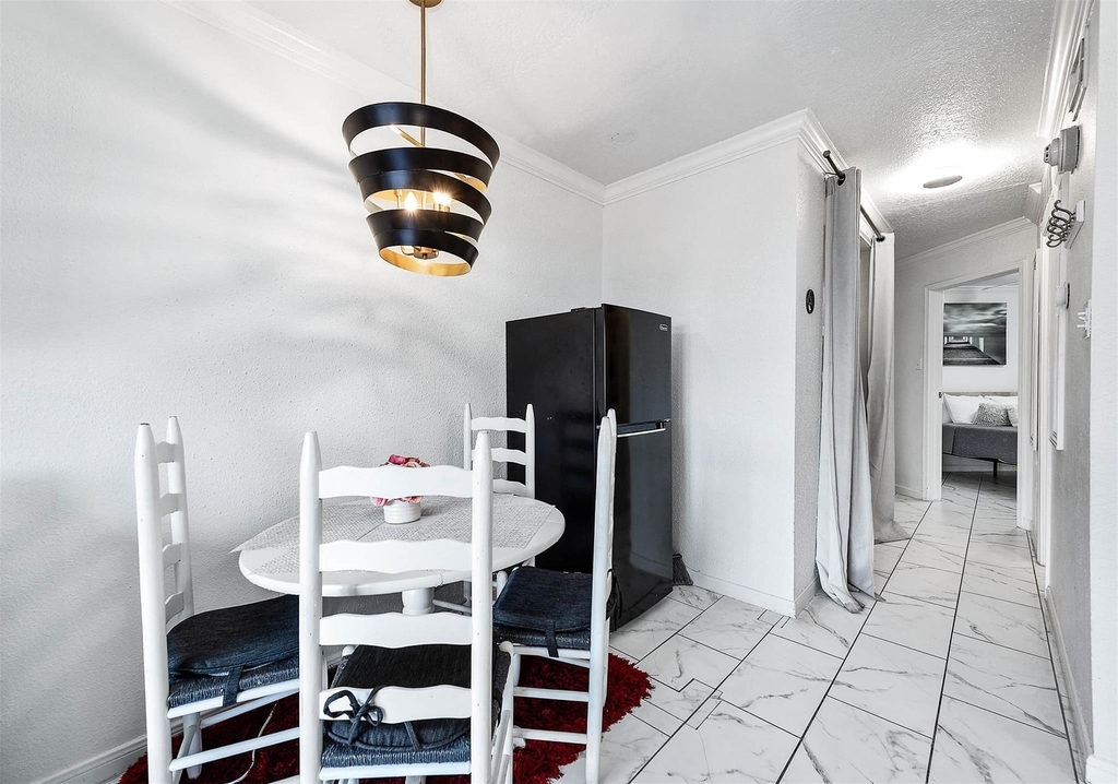 6300 Seawall Boulevard - Photo 4