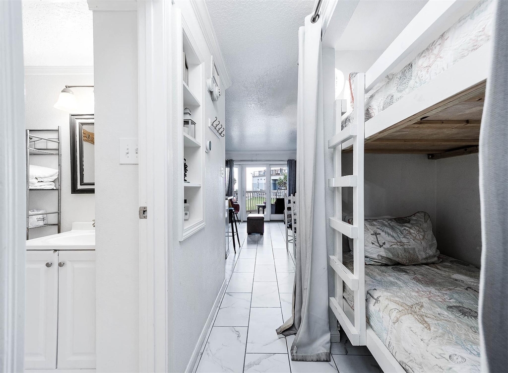 6300 Seawall Boulevard - Photo 5