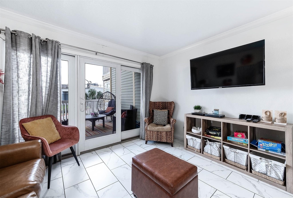 6300 Seawall Boulevard - Photo 1