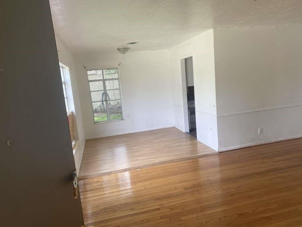 121 E Riverwood Drive - Photo 8
