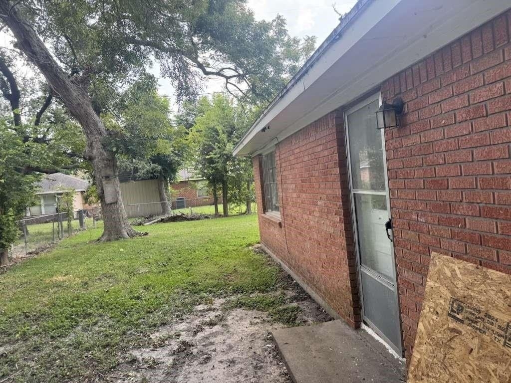 121 E Riverwood Drive - Photo 10