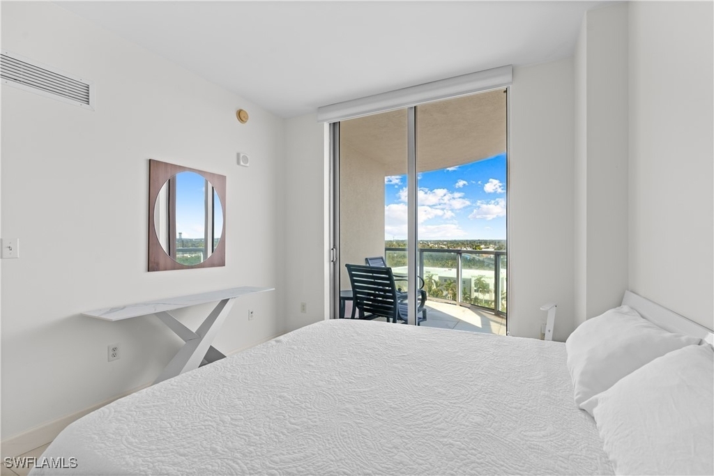 3000 Oasis Grand Boulevard - Photo 20