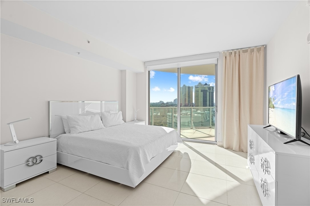 3000 Oasis Grand Boulevard - Photo 13