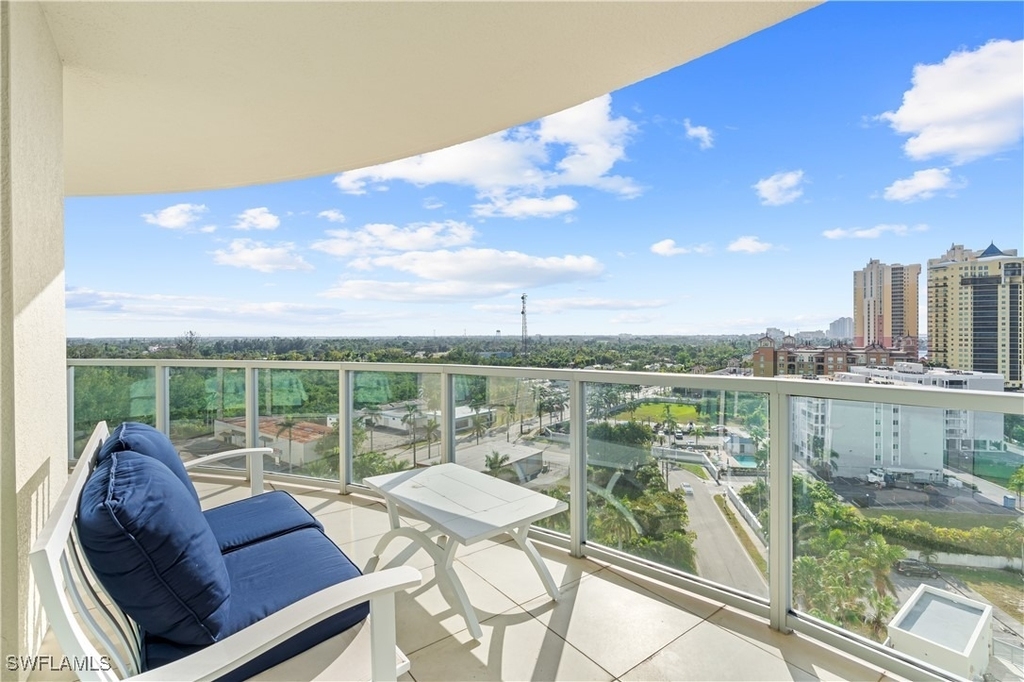 3000 Oasis Grand Boulevard - Photo 5