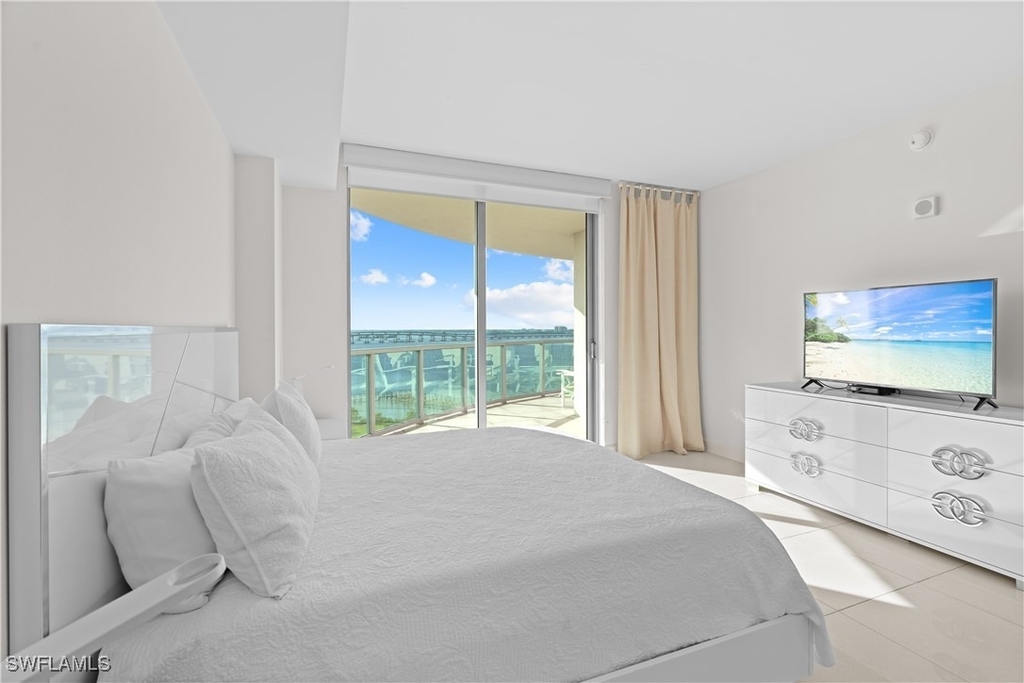 3000 Oasis Grand Boulevard - Photo 12