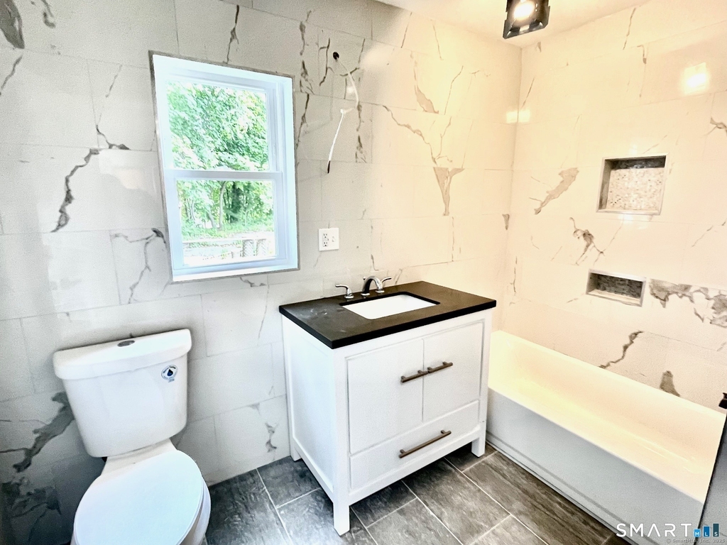 32 Lester Street - Photo 8