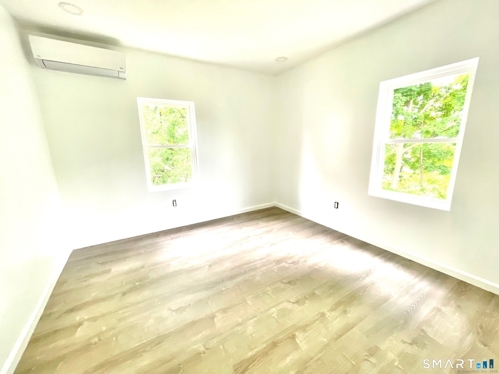 32 Lester Street - Photo 4