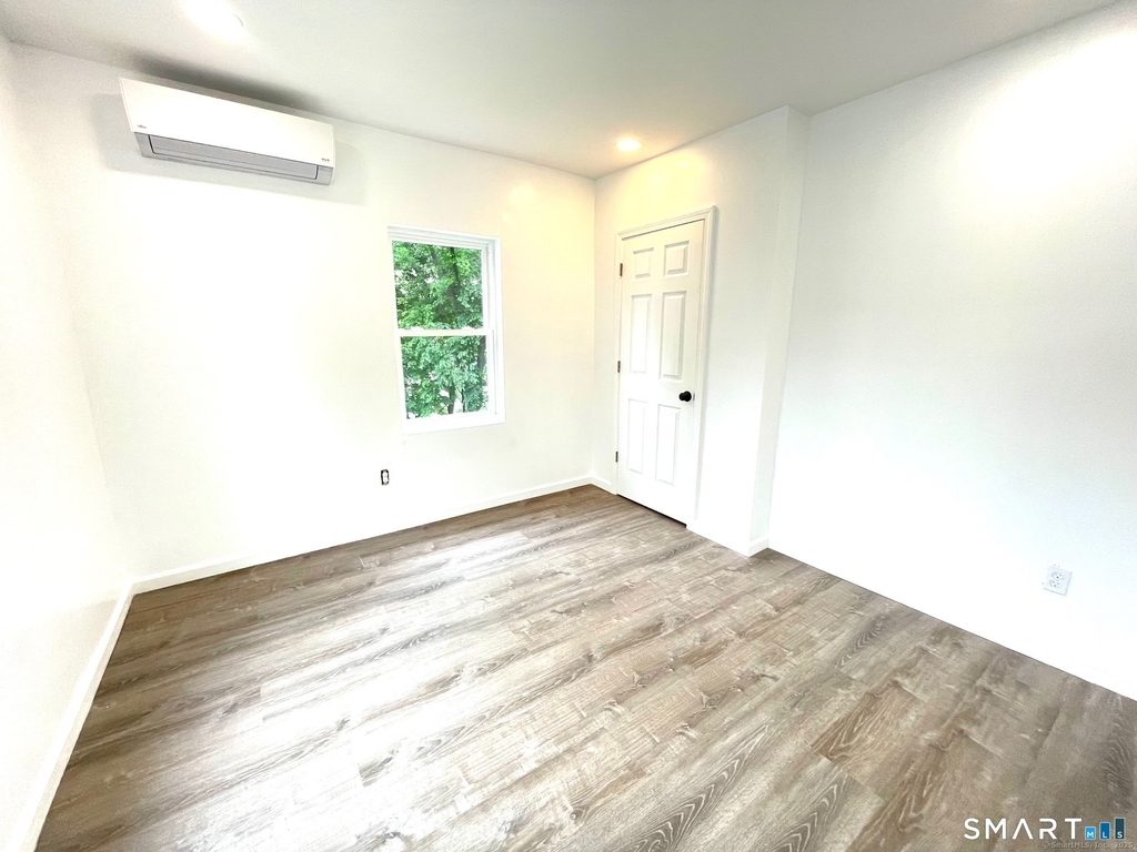 32 Lester Street - Photo 2