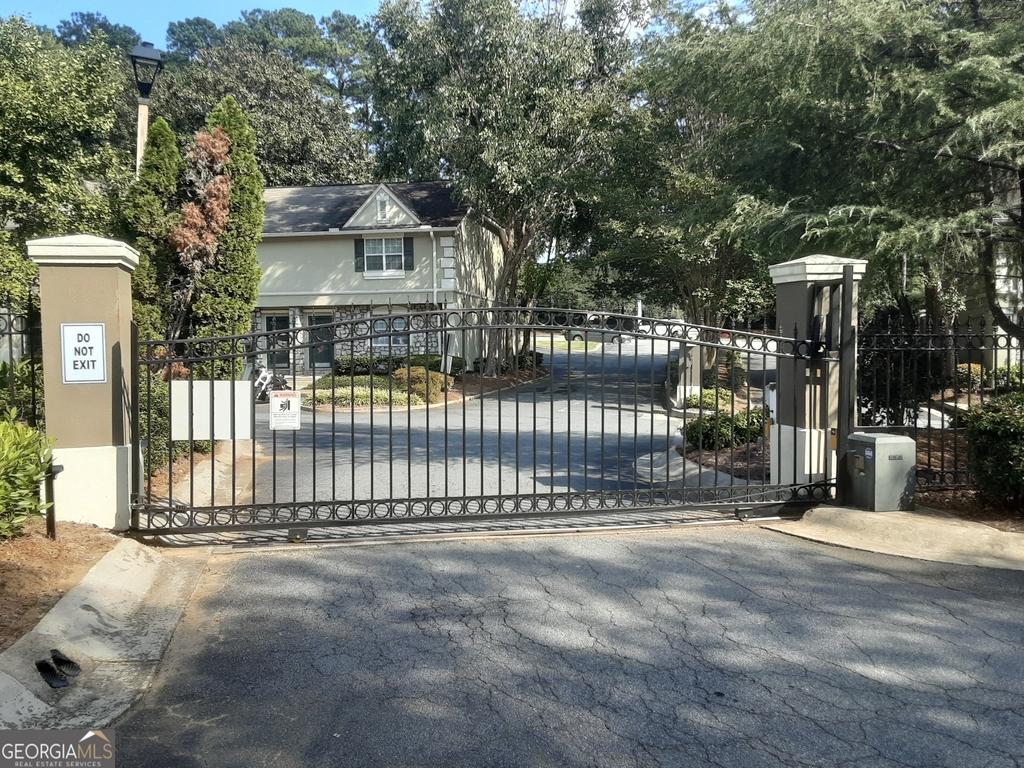 6900 Roswell Road - Photo 16