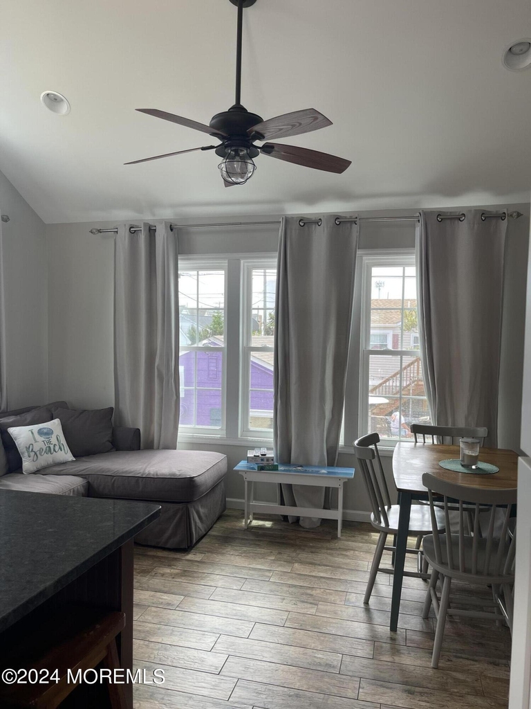 104 W Chadwick Way - Photo 4