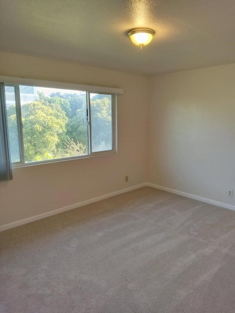 2131 Stanton Ave - Photo 2
