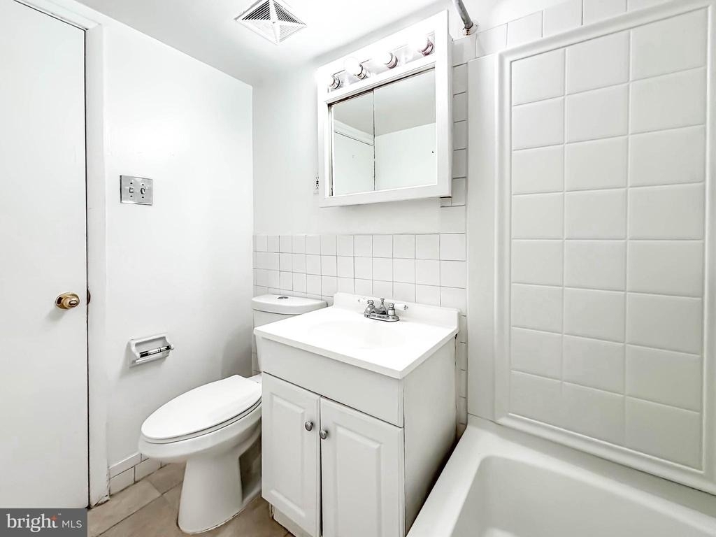 11402 Cherry Hill Road - Photo 14