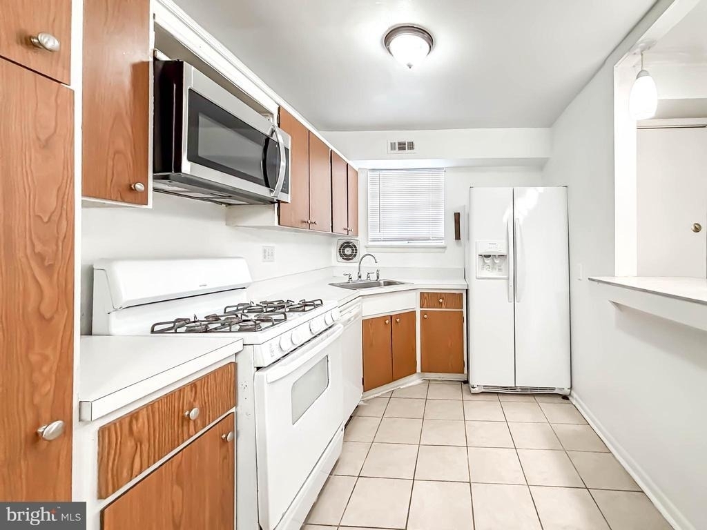 11402 Cherry Hill Road - Photo 8