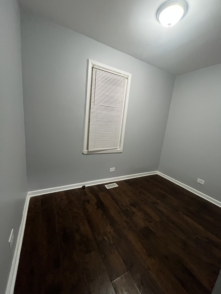 8253 S Brandon Avenue - Photo 3