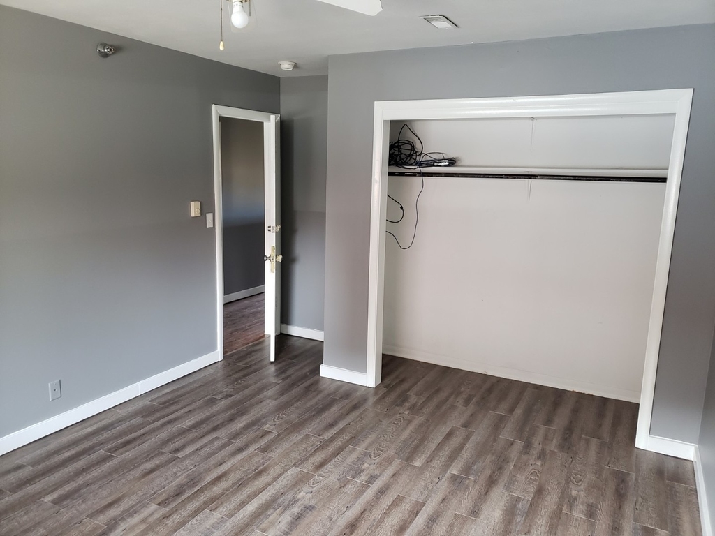 908 Greenbrier Road - Photo 2