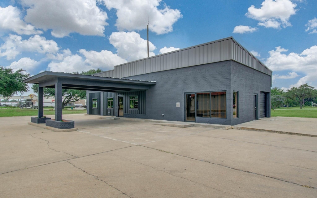 401 E Main Street - Photo 3
