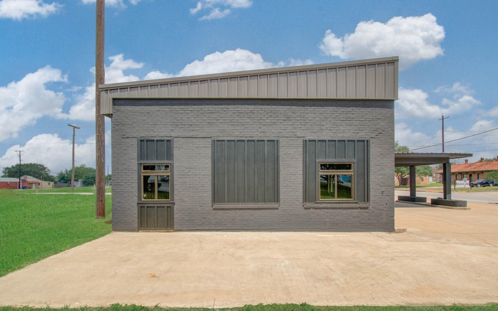 401 E Main Street - Photo 5