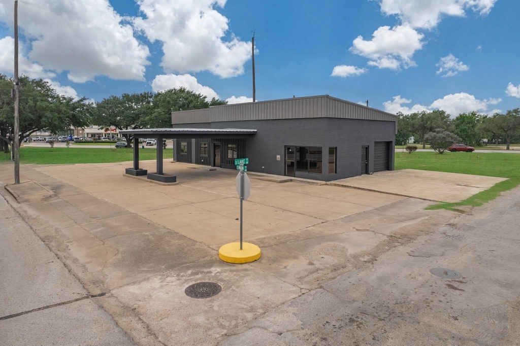 401 E Main Street - Photo 6