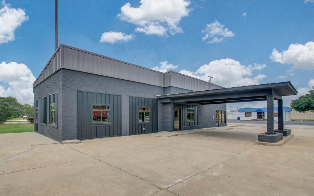 401 E Main Street - Photo 4