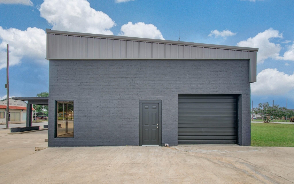 401 E Main Street - Photo 2