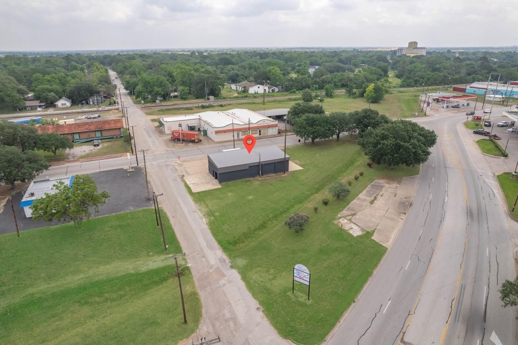 401 E Main Street - Photo 17