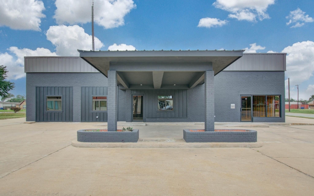 401 E Main Street - Photo 0