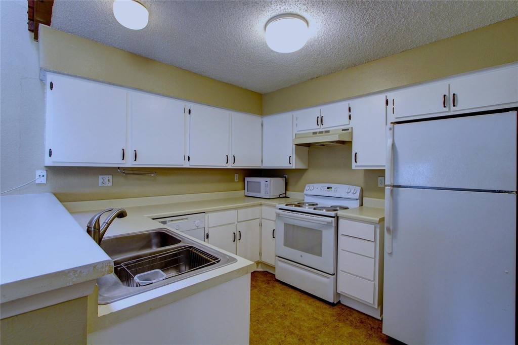 12220 Coppertree Lane - Photo 4