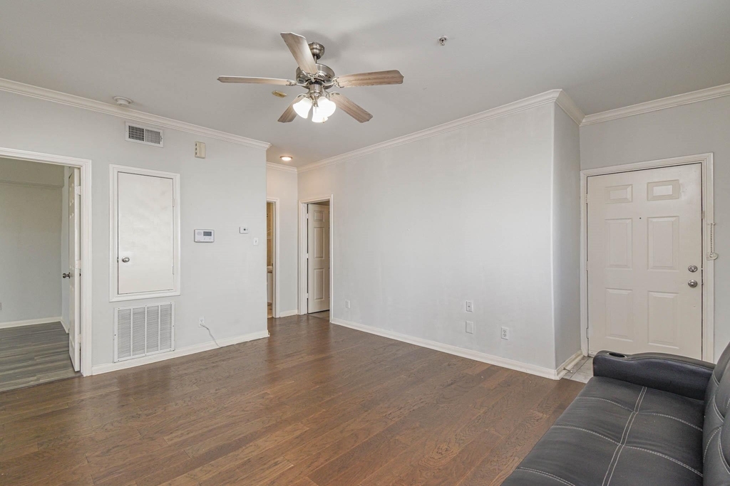 6289 Wilcrest Drive - Photo 3
