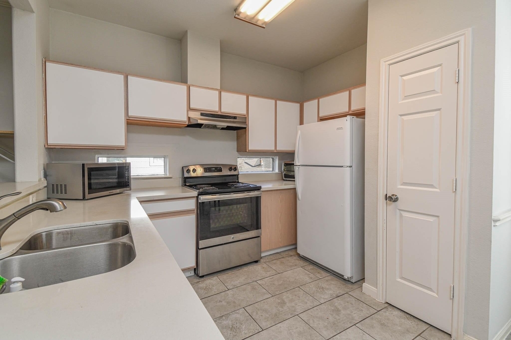 6289 Wilcrest Drive - Photo 5
