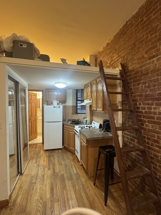 318 East 93rd Street - Photo 3