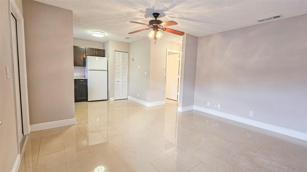 416 Lakeside Drive - Photo 3