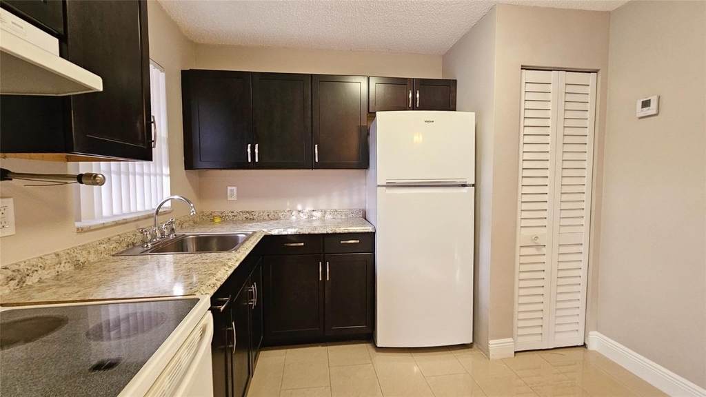 416 Lakeside Drive - Photo 1