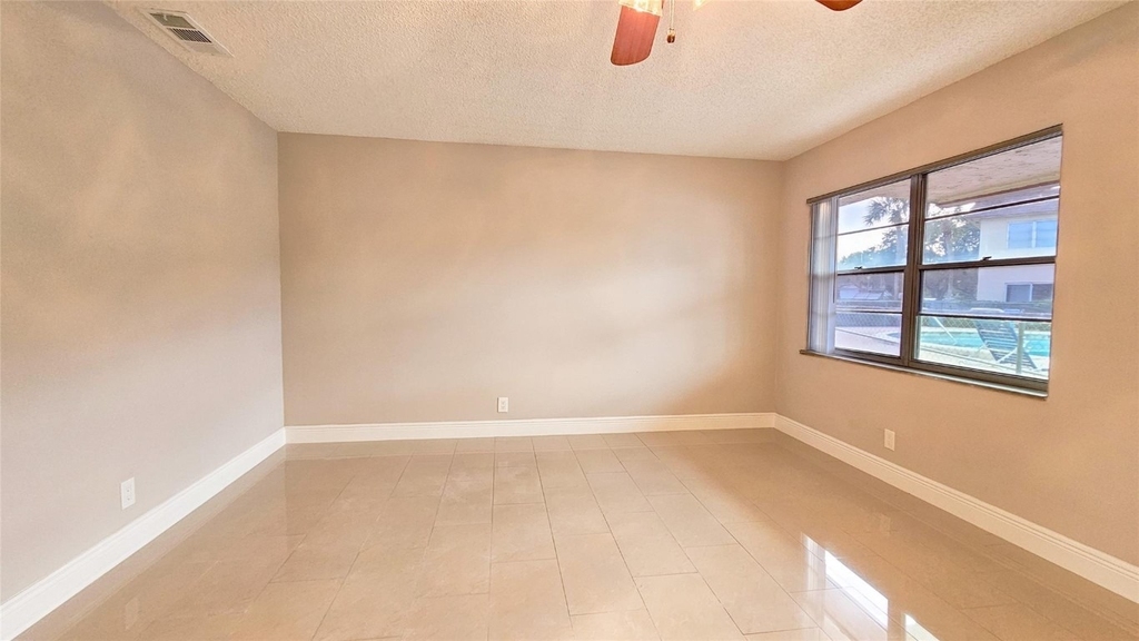 416 Lakeside Drive - Photo 4