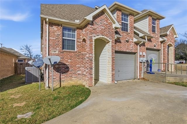 609 E Mcgee Street - Photo 2