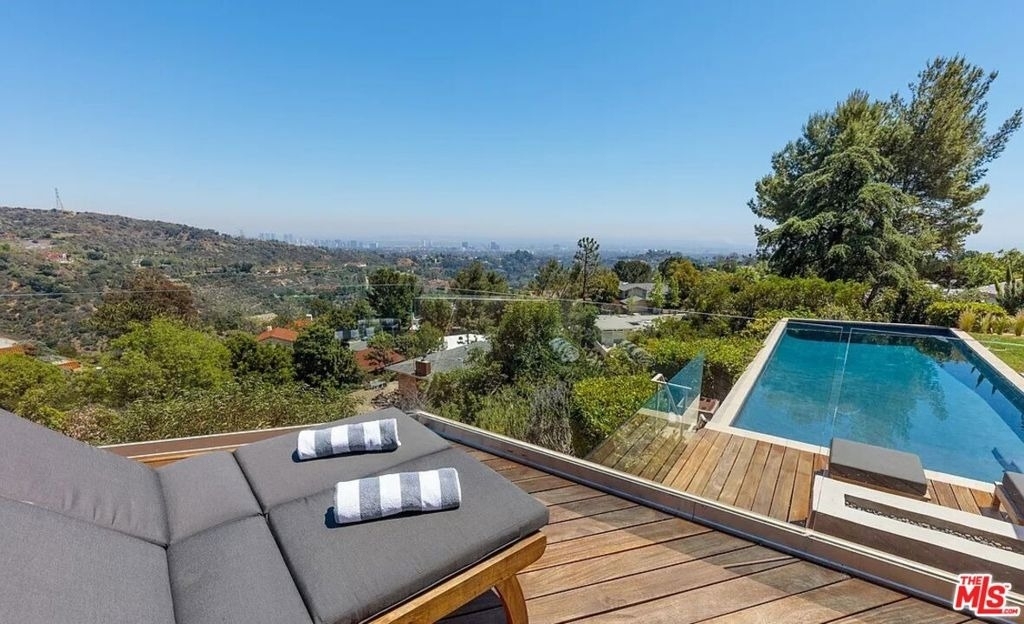 2528 Westridge Road - Photo 2