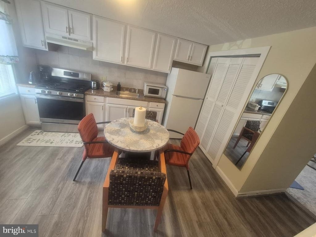 1835 Village Green Drive - Photo 11
