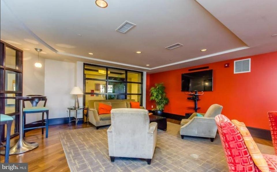 777 7th Street Nw - Photo 8