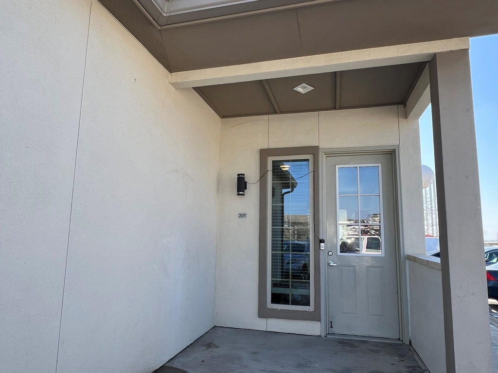 2400 Louis Henna Blvd - Photo 10