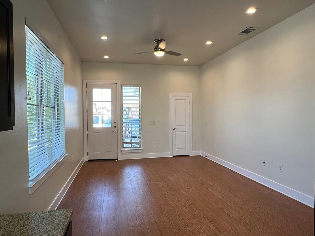 2400 Louis Henna Blvd - Photo 11