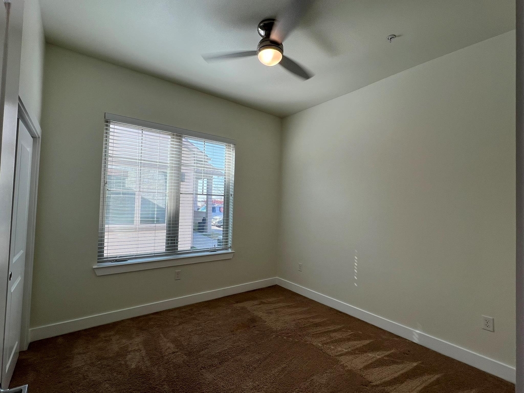 2400 Louis Henna Blvd - Photo 13