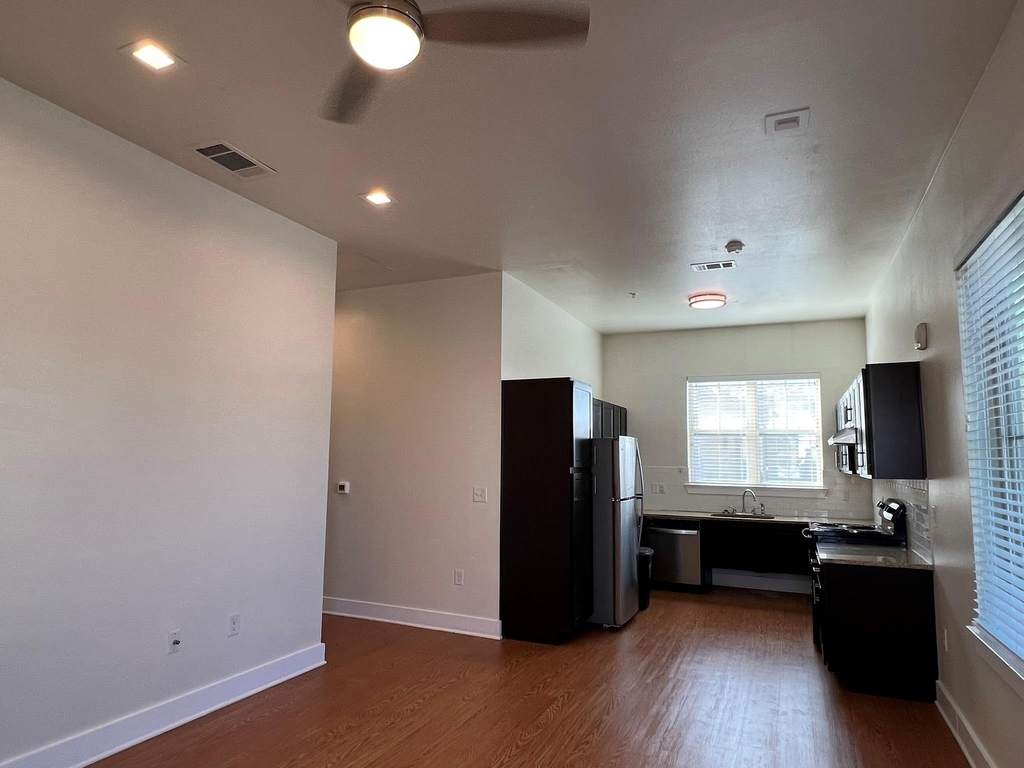 2400 Louis Henna Blvd - Photo 15