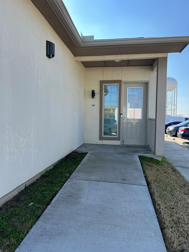 2400 Louis Henna Blvd - Photo 19