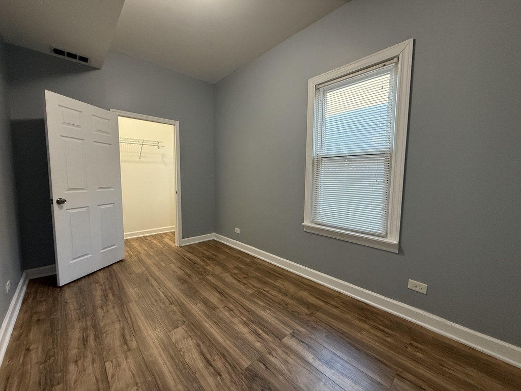 9738 S Avenue L - Photo 3