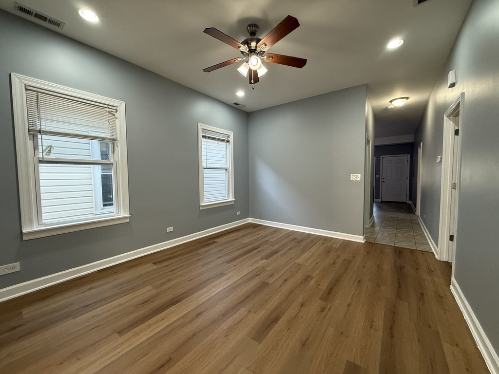 9738 S Avenue L - Photo 5