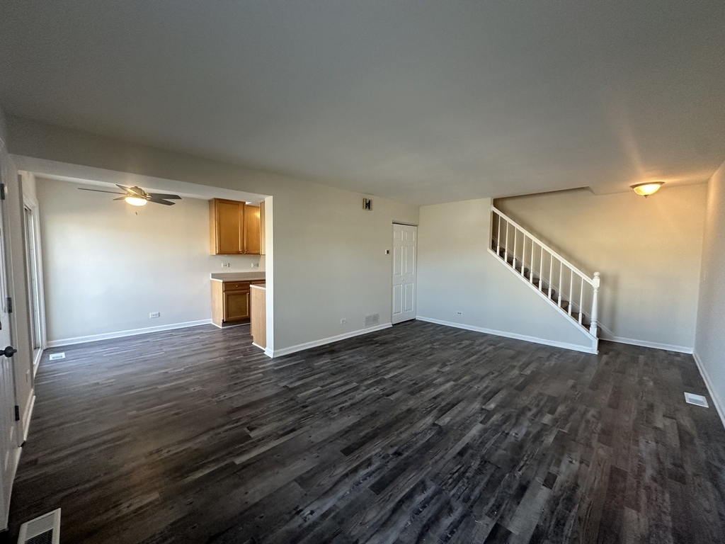 306 Northwestern Court - Photo 3