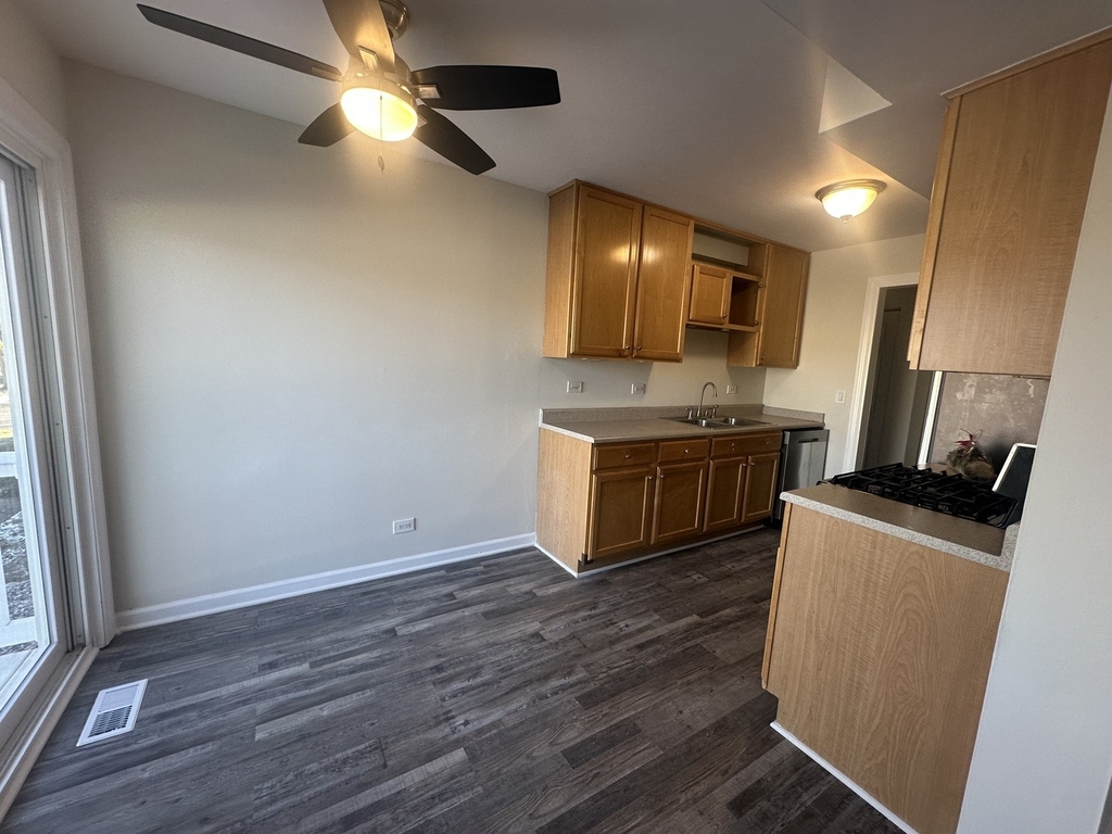 306 Northwestern Court - Photo 6