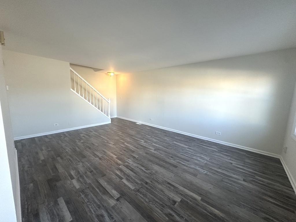 306 Northwestern Court - Photo 8