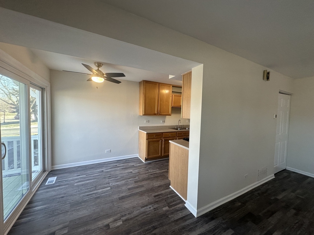 306 Northwestern Court - Photo 5